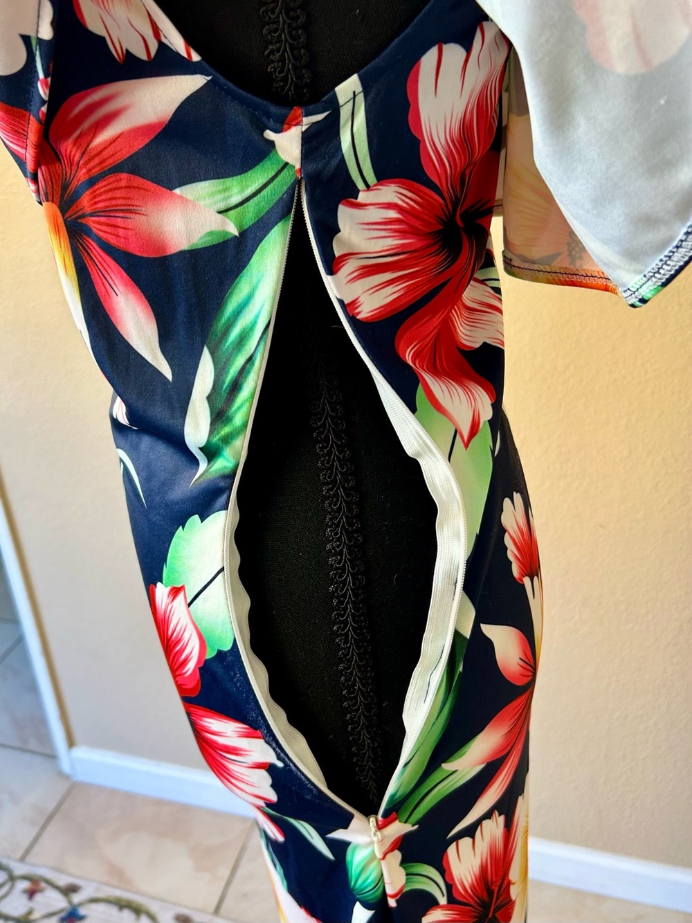 Off-Shoulder Luau Floral Maxi Dress - Tropical Print - Picture 8 of 9